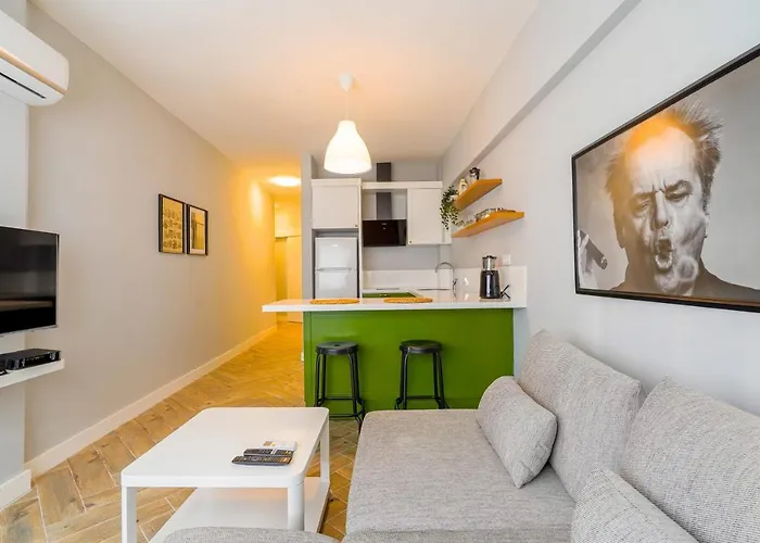 Central Flat Near Beach In Muratpasa Antalya